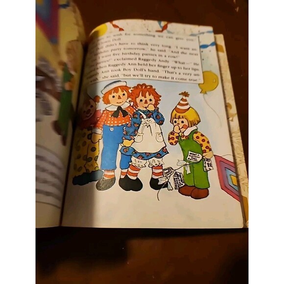 1979 Raggedy Ann and Andy 5 Birthday Parties in a Row Mary McClain Golden Book - Picture 4 of 9